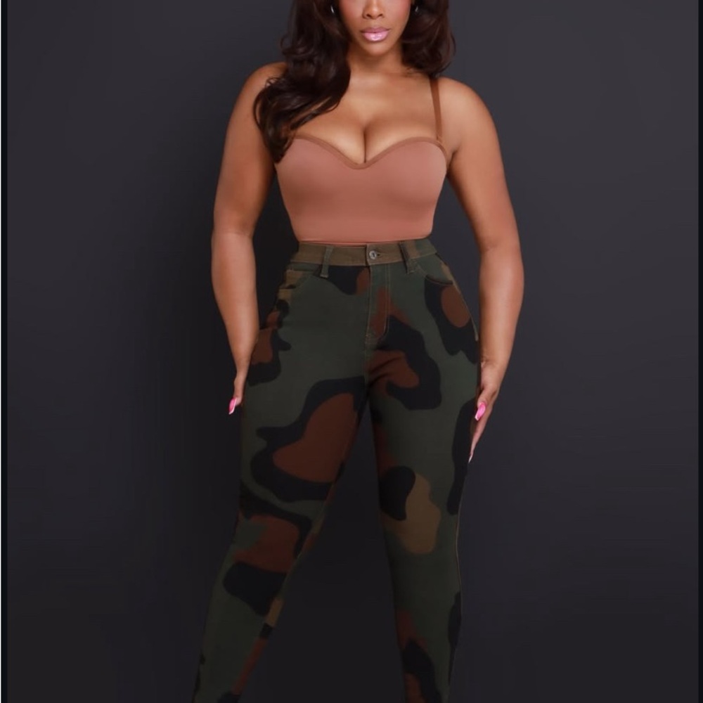 Super Swank | High Rise | Belt Loop | Stretchy Skinny Jean -in Dark Camouflage